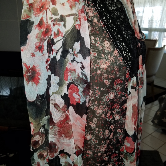iZ Byer boho flowy Peasant  blouse Floral &  blk lace size S - Picture 4 of 6